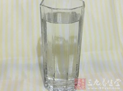 玉米須100克，清水適量
