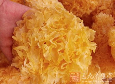 1個紫薯，20顆蓮子，銀耳，2個梨子，冰糖，麥片