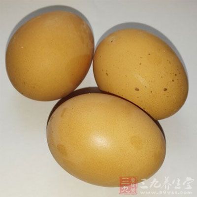 4個雞蛋僅蛋黃，2袋純牛奶，2兩白糖