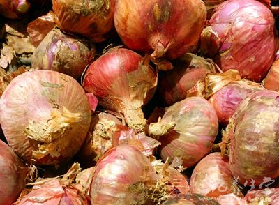 肉絲,豆干,茶樹菇,瘦肉,蔥段,干辣椒,鹽,醬油 肉絲,豆干,茶樹菇,瘦肉,蔥段,干辣椒,鹽,醬油
