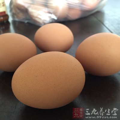 草蝦仁4兩,蛋1個,蔥花適量,白飯6兩 草蝦仁4兩,蛋1個,蔥花適量,白飯6兩