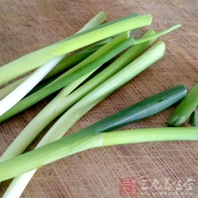 大草蝦300公克,蛋6個,蔥2根,鹽1/2大匙,米酒1大匙,太白粉1/2大匙 大草蝦300公克,蛋6個,蔥2根,鹽1/2大匙,米酒1大匙,太白粉1/2大匙