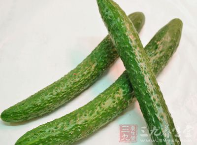 生黃瓜一根,紫菜湯 生黃瓜一根,紫菜湯