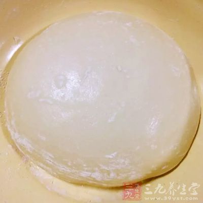 揉成一個光滑柔軟的面團