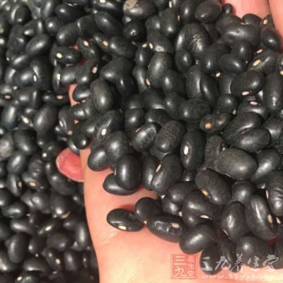 黑豆一把、黑米兩把、黑芝麻一小把、百合十片、薏米三把 黑豆一把、黑米兩把、黑芝麻一小把、百合十片、薏米三把