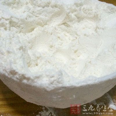 白酒30克，小麥面粉50克，豌豆澱粉100克