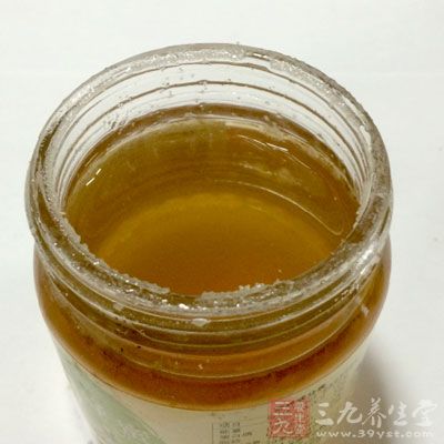 蘋果，面粉，白糖，油，肉桂粉，蛋清，蜂蜜