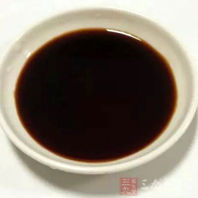 五香粉3克，蘇打粉1克，醬油30克，鹽3克