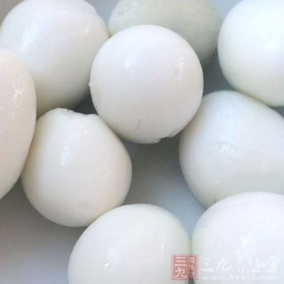 雞肉，鱿魚，筍，搾菜絲，韭菜，香菜，雞架，米線，香菇，鹌鹑蛋