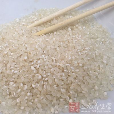 准備芡實米、大米或者糯米、瘦肉