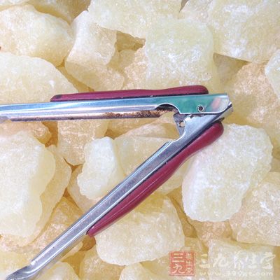 放入適量冰糖,直至煮到粥粘稠即可 放入適量冰糖,直至煮到粥粘稠即可