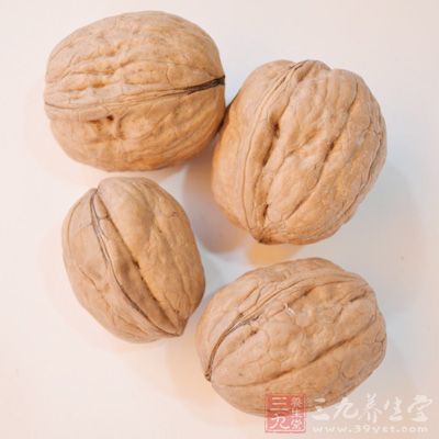 取胡桃去仁略搗,同粳米100克煮成粥 取胡桃去仁略搗,同粳米100克煮成粥