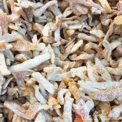 鳙魚1000克，黨參10克，草果2克，陳皮、桂皮
