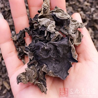 龍利魚批斜刀片,水發黑木耳,姜絲,鹽,白糖,生粉,糟鹵 龍利魚批斜刀片,水發黑木耳,姜絲,鹽,白糖,生粉,糟鹵