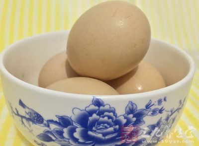 苦瓜一根,雞蛋4個 苦瓜一根,雞蛋4個