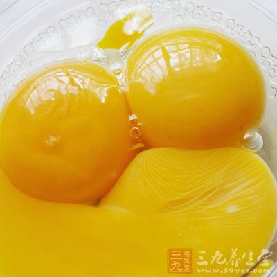 雞蛋4個,小白蘑菇4個,小蕃茄1個 雞蛋4個,小白蘑菇4個,小蕃茄1個