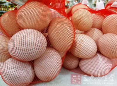 雞蛋2顆,生粉4/1湯匙,冷清水1湯匙,食用油少許 雞蛋2顆,生粉4/1湯匙,冷清水1湯匙,食用油少許