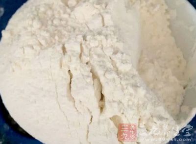 雞蛋4個,雞胸肉120克,面粉適量,鹽,料酒,香油,澱粉,橄榄油適量 雞蛋4個,雞胸肉120克,面粉適量,鹽,料酒,香油,澱粉,橄榄油適量