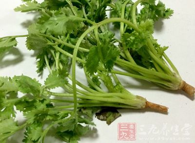 豆皮3片、豬絞肉200公克、香菜2根、蒜頭2粒 豆皮3片、豬絞肉200公克、香菜2根、蒜頭2粒