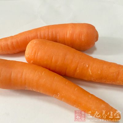 半肥豬肉200克左右,胡蘿卜粒,蔥花少許 半肥豬肉200克左右,胡蘿卜粒,蔥花少許