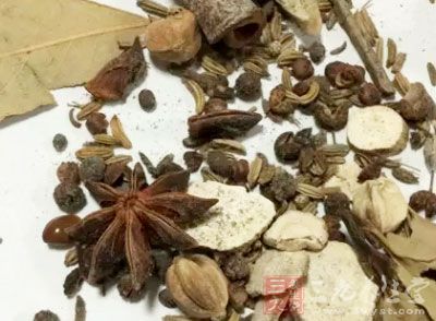 姜10克，花椒5克，八角5克，豌豆澱粉10克，鹽5克，植物油50克