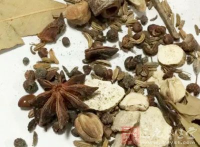 八角2個，陳皮幾片，老抽小半碗