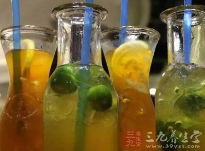 蛋白54克，細砂糖20克，檸檬汁幾滴