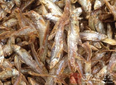 魚干是指將新鮮魚類經充分曬干而成