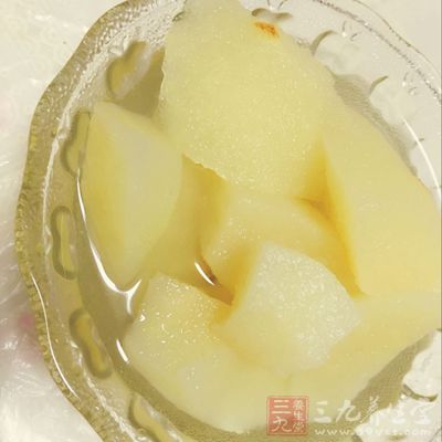 常吃冰糖雪梨能夠起到促進腸胃蠕動