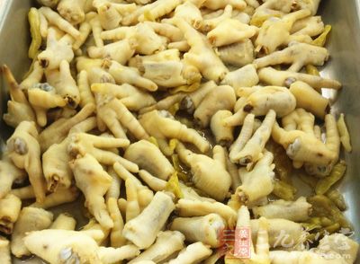 泡椒鳳爪裡面含有大量的膠原蛋白