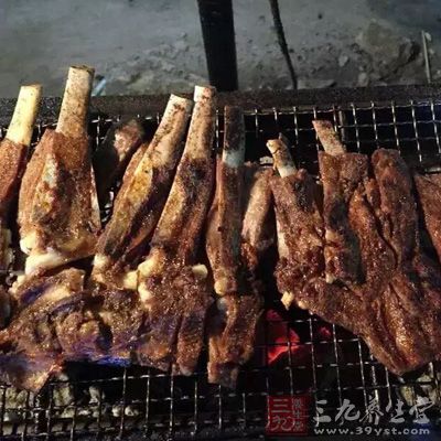 羊肉肉質細嫩,含有很高的蛋白質和豐富的維生素 羊肉肉質細嫩,含有很高的蛋白質和豐富的維生素