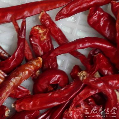 墨魚仔500克、雪餅100克、風味豆豉50克、魚露15克、蒜茸20克、青紅椒各15克