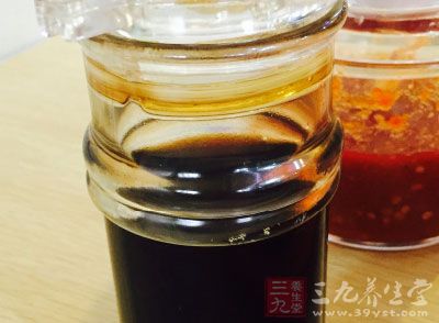 砂糖650克，醬油425克，胡椒5克，味精25克
