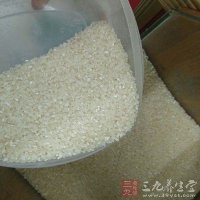 把大米洗淨泡1個小時以上