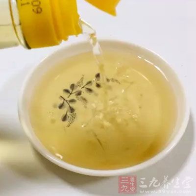 五花肉，蓮藕，生抽適量，老抽適量，蒜頭適量，糖適量，料酒適量，鹽適量