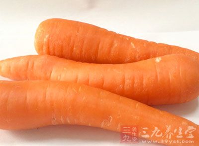 野生黃鳝2條，胡蘿卜1根，大蔥半根