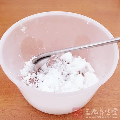 雞蛋4個,低筋面粉110克,白糖40克 雞蛋4個,低筋面粉110克,白糖40克