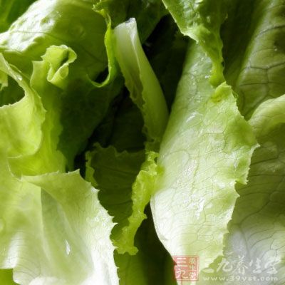 各種菜清洗後穿上竹簽備用