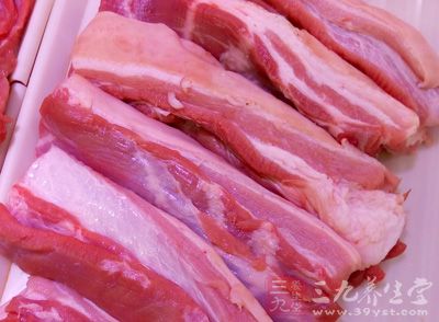 五花肉，新鮮小土豆，生姜1片，蔥1根