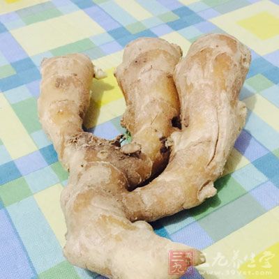 帶魚500克，蔥絲，姜絲，蒜片共20克