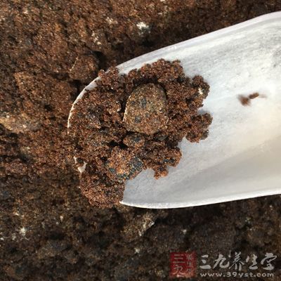 糯米粉250g，紅片糖225G，水150g，椰汁50g，油少許