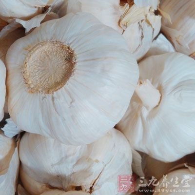 食鹽1/2茶匙，姜1塊，蒜4瓣，料酒1湯匙