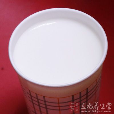 低筋20克，雞蛋1個，牛奶10克，色拉10克，食鹽0.5克，白糖20克