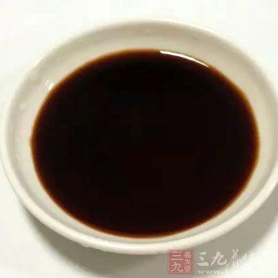 加少許醬油和少許香醋 加少許醬油和少許香醋