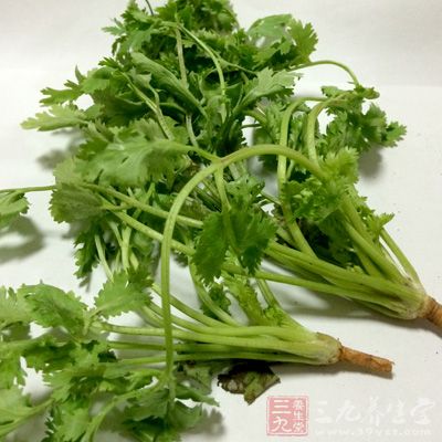 清美小素雞1包,香菜50克,醬油10ml,芝麻油10ml 清美小素雞1包,香菜50克,醬油10ml,芝麻油10ml