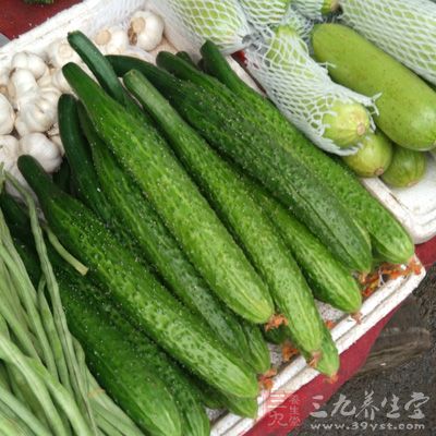 豆腐,黃瓜,香蒜沫,豆瓣醬,小紅辣椒,香蔥,香油 豆腐,黃瓜,香蒜沫,豆瓣醬,小紅辣椒,香蔥,香油
