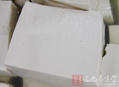 干豆腐1斤,食用鹼面3克,鹽適量,花椒粉適量,雞湯 干豆腐1斤,食用鹼面3克,鹽適量,花椒粉適量,雞湯