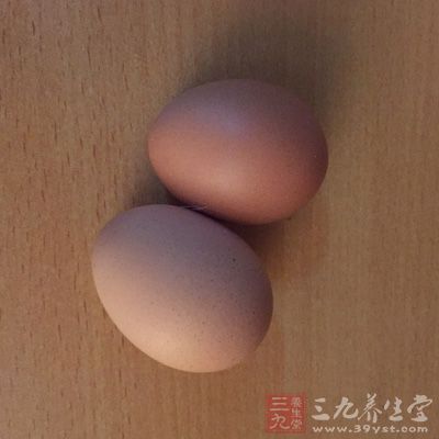 雞蛋250克(5個左右)、面粉150克、白糖90克 雞蛋250克(5個左右)、面粉150克、白糖90克