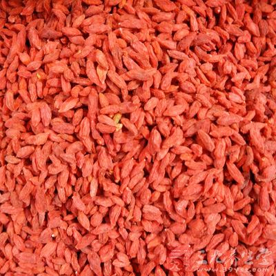 雞半只，干燥牛蒡片120克，枸杞30克