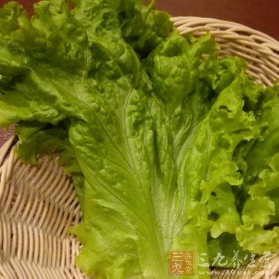 烤好的漢堡胚，烤肉餅，生菜葉，雞蛋，沙拉醬適量